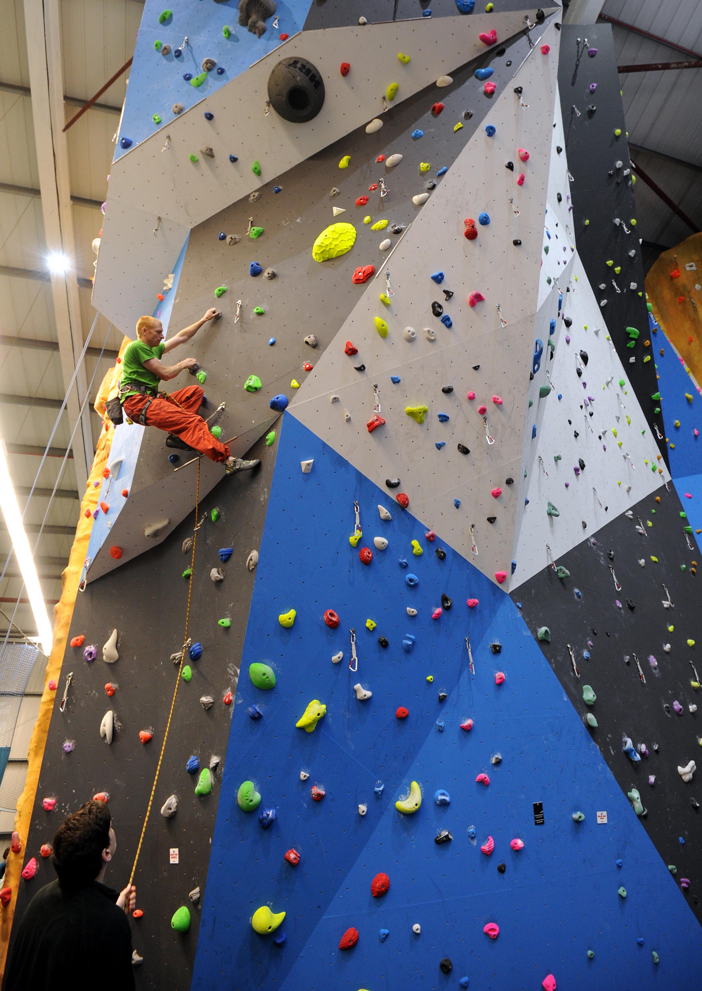 CLIMBING WALL 4