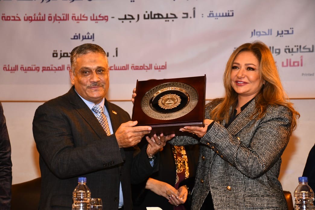 Leila Elwi receiving an award for her contribution to art from Ain Shams University, December 2019